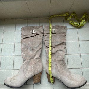 Dr. Scholl's beige heeled boots size 10